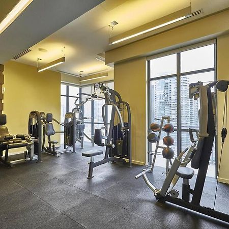 Chic 1-Br Condo; Parking Included; Downtown Core 토론토 외부 사진